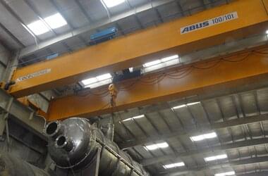 Bij de productie van de firma DESCON Engineering HFZC wordt een rolbrug met een draagvermogen van 100 ton gebruikt