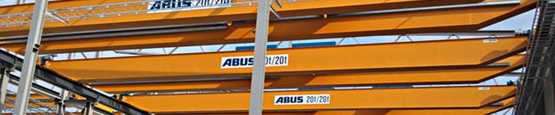 ABUS rolbrug met een draagvermogen van 20 t en 20 t in een productiehal voor staalbouw in Zweden
