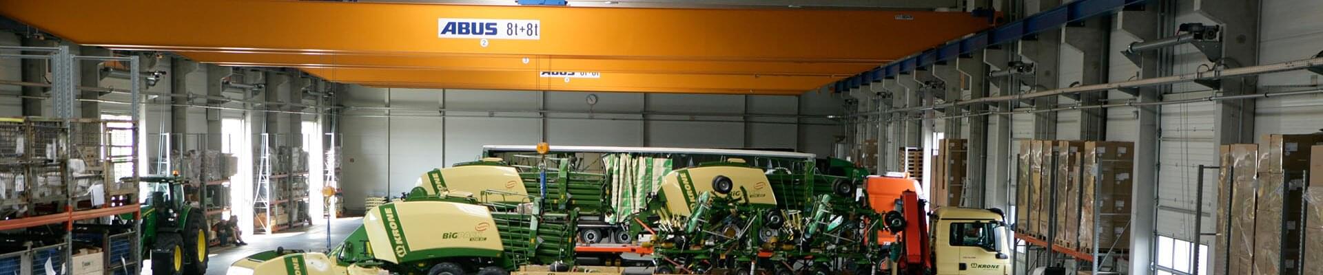 Kraan met draagvermogen van 8 t en 8 t in productiehal voor landbouwtechniek in Duitsland