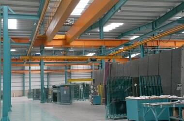 ABUS-kranen voor de verwerking van het glas van TVITEC-onderdelen in Spanje 