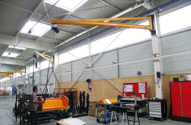 4 wandzwenkkranen type LW - 500 kg met een bereik van 5 m