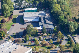 Luchtfoto van het terrein van ABUS Kransysteme GmbH in Marienheide voor de ontwikkeling