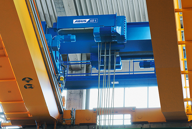 ABUS-dubbelrailloopkat type Z met dubbele takel en een draagvermogen tot 120 ton.